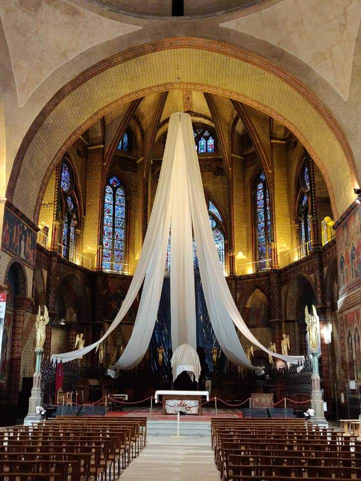 13 avril - La cathédrale prête à accueillir la Sainte Coiffe